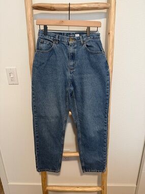 Liz Claiborne Women's Straight Leg Jeans in Medium Blue Denim